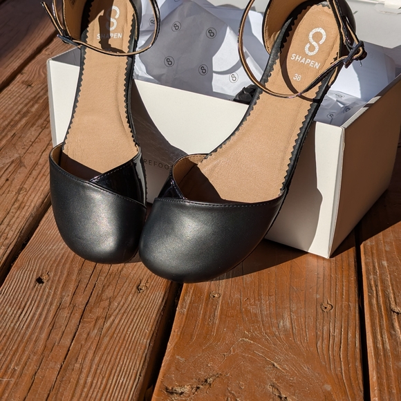 Shapen Poppy Barefoot Sandals - Picture 3 of 4